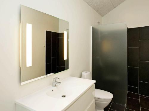 Three-bedroom Holiday Home In Oksb�l 33