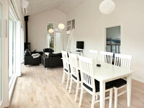 Three-bedroom Holiday Home In Oksb�l 33