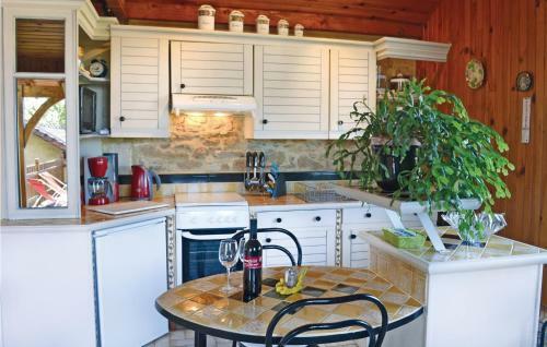 Three-bedroom Holiday Home In Terrasspn-lavilledieu