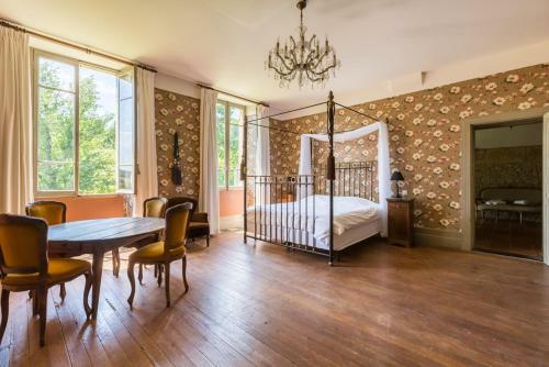 Montjoi Chateau Sleeps 26 Pool Wifi