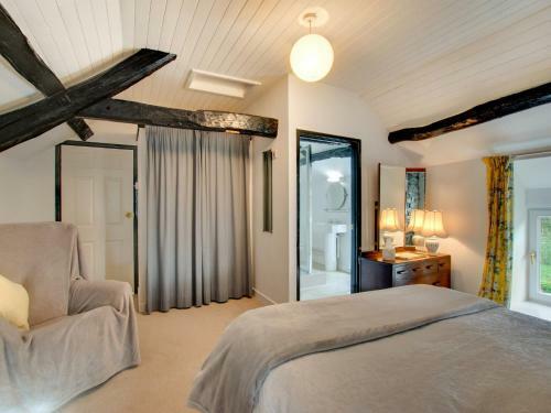 Spacious Holiday Home In Llangeler Near River