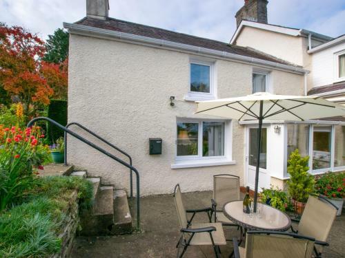 Spacious Holiday Home In Llangeler Near River