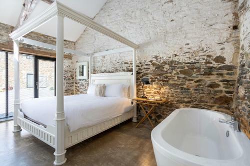 Woodland Villa Sleeps 20 Pool Wifi