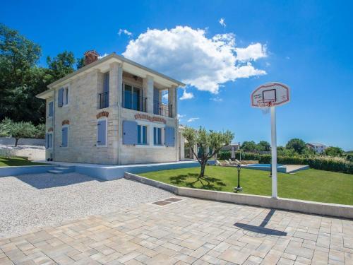 Luxurious Villa In Vizinada With Swimming Pool