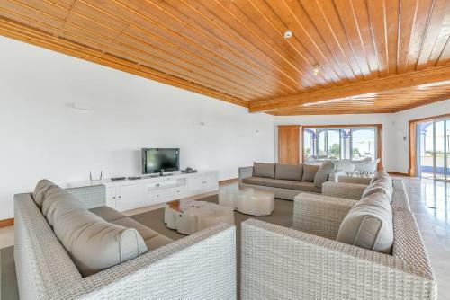 Malhadais Villa Sleeps 12 Pool Air Con Wifi