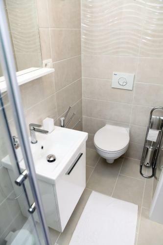 Premium Location Studio Apartment Mma1