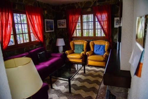 Caules Villa Sleeps 8 Pool Wifi