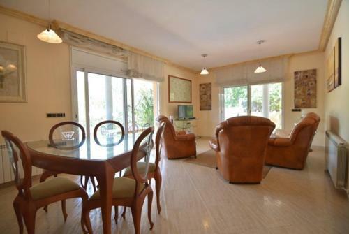 Caules Villa Sleeps 6 Pool