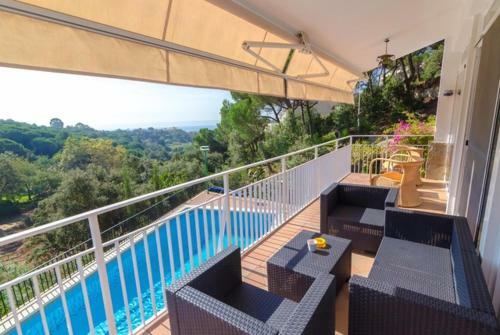 Lloret de Mar Villa Sleeps 6 Pool Wifi