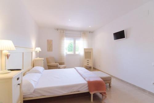 Lloret de Mar Villa Sleeps 8 Pool Air Con Wifi