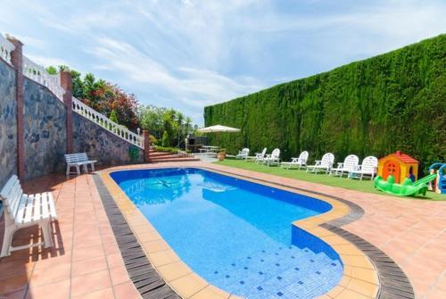 Lloret de Mar Villa Sleeps 8 Pool Air Con Wifi