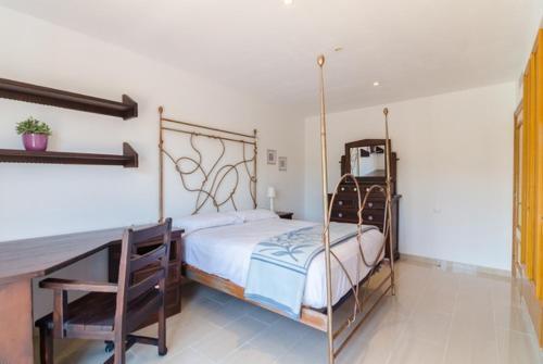Lloret de Mar Villa Sleeps 8 Pool Air Con Wifi