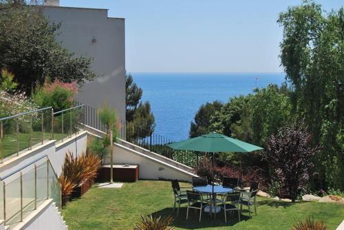 Lloret de Mar Villa Sleeps 8 Pool Air Con Wifi