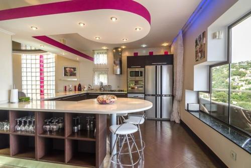 Lloret de Mar Villa Sleeps 8 Pool Air Con Wifi