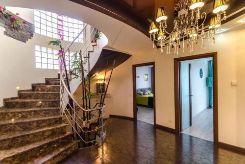 Lloret de Mar Villa Sleeps 8 Pool Air Con Wifi