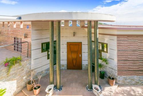 Lloret de Mar Villa Sleeps 8 Pool Air Con Wifi