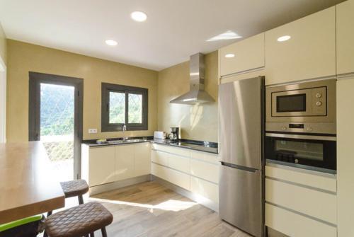 Lloret de Mar Villa Sleeps 14 Pool Wifi