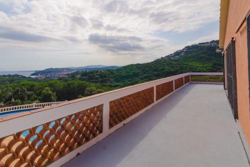 Lloret de Mar Villa Sleeps 14 Pool Wifi