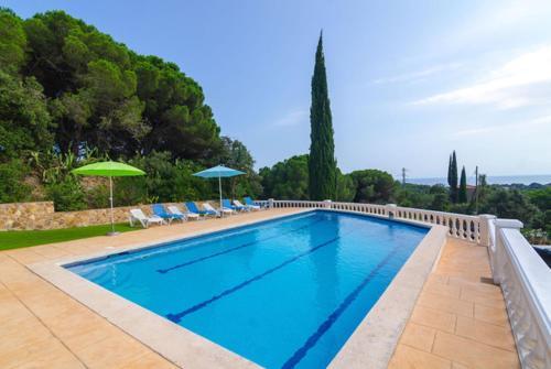 Lloret de Mar Villa Sleeps 14 Pool Wifi