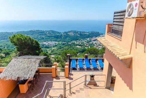 Lloret de Mar Villa Sleeps 8 Pool Air Con Wifi
