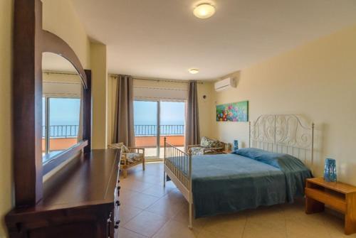 Lloret de Mar Villa Sleeps 8 Pool Air Con Wifi