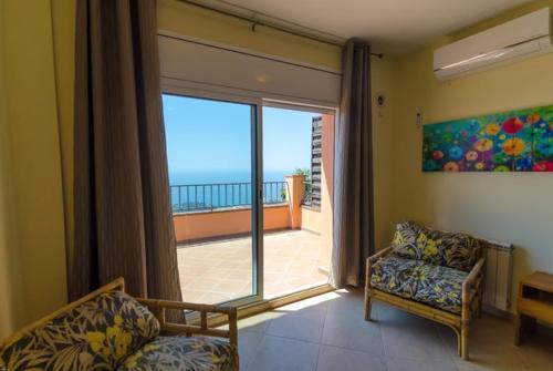 Lloret de Mar Villa Sleeps 8 Pool Air Con Wifi