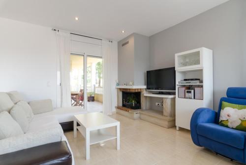 Lloret de Mar Villa Sleeps 6 Pool Air Con Wifi
