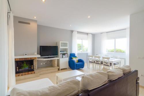 Lloret de Mar Villa Sleeps 6 Pool Air Con Wifi