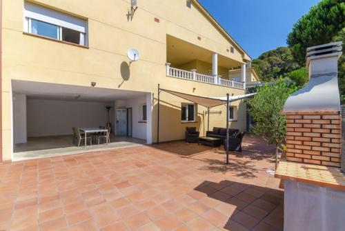 Lloret de Mar Villa Sleeps 6 Pool Air Con Wifi