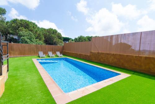 Lloret de Mar Villa Sleeps 6 Pool Air Con Wifi