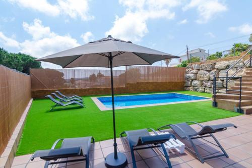 Lloret de Mar Villa Sleeps 6 Pool Air Con Wifi