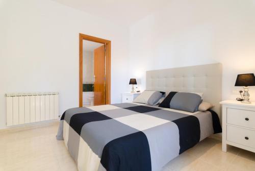 Lloret de Mar Villa Sleeps 6 Pool Air Con Wifi