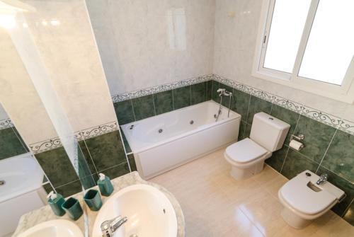 Lloret de Mar Villa Sleeps 6 Pool Air Con Wifi