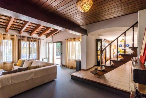 Lloret de Mar Villa Sleeps 6 Pool Wifi