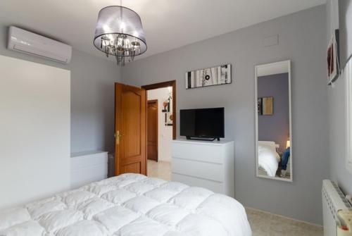 Lloret de Mar Villa Sleeps 6 Pool Air Con Wifi
