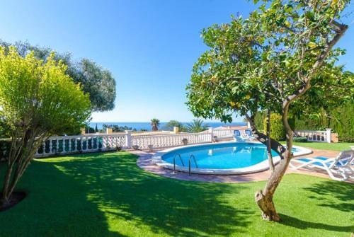 Lloret de Mar Villa Sleeps 6 Pool Wifi