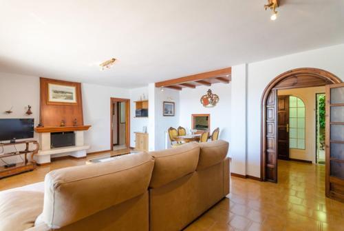 Lloret de Mar Villa Sleeps 6 Pool Wifi