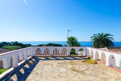 Lloret de Mar Villa Sleeps 6 Pool Wifi