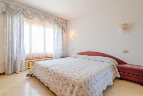 Lloret de Mar Villa Sleeps 6 Pool Wifi