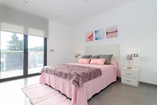 Lloret de Mar Villa Sleeps 9 Pool Wifi
