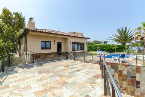 Lloret de Mar Villa Sleeps 6 Pool Air Con Wifi