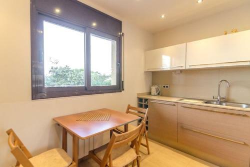 Lloret de Mar Villa Sleeps 6 Pool Air Con Wifi