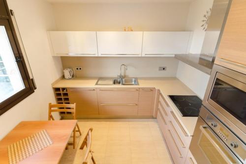 Lloret de Mar Villa Sleeps 6 Pool Air Con Wifi