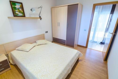 Lloret de Mar Villa Sleeps 6 Pool Air Con Wifi