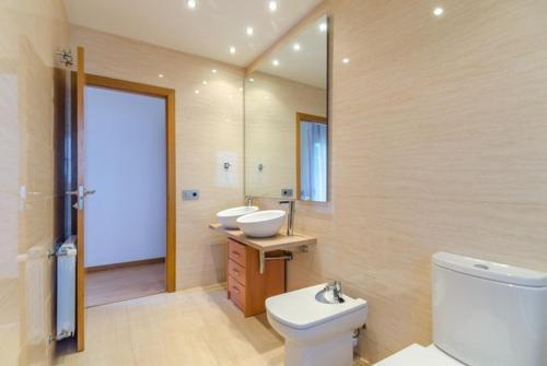 Lloret de Mar Villa Sleeps 6 Pool Air Con Wifi