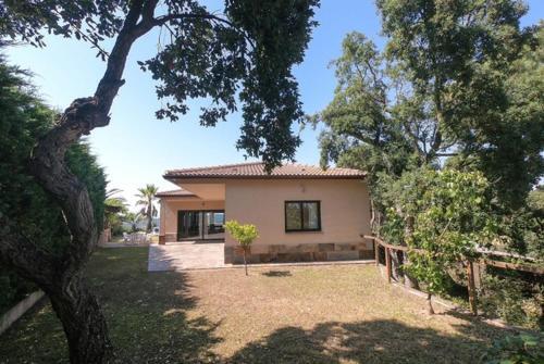 Lloret de Mar Villa Sleeps 6 Pool Air Con Wifi