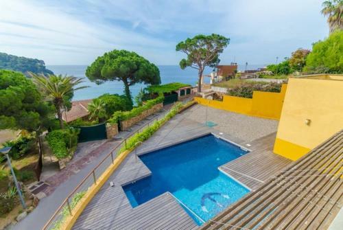 Lloret de Mar Villa Sleeps 7 Pool Air Con Wifi