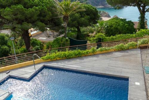 Lloret de Mar Villa Sleeps 7 Pool Air Con Wifi