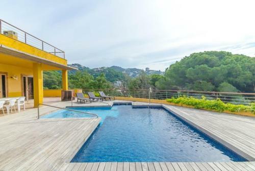 Lloret de Mar Villa Sleeps 7 Pool Air Con Wifi