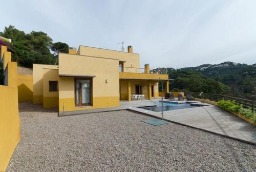 Lloret de Mar Villa Sleeps 7 Pool Air Con Wifi